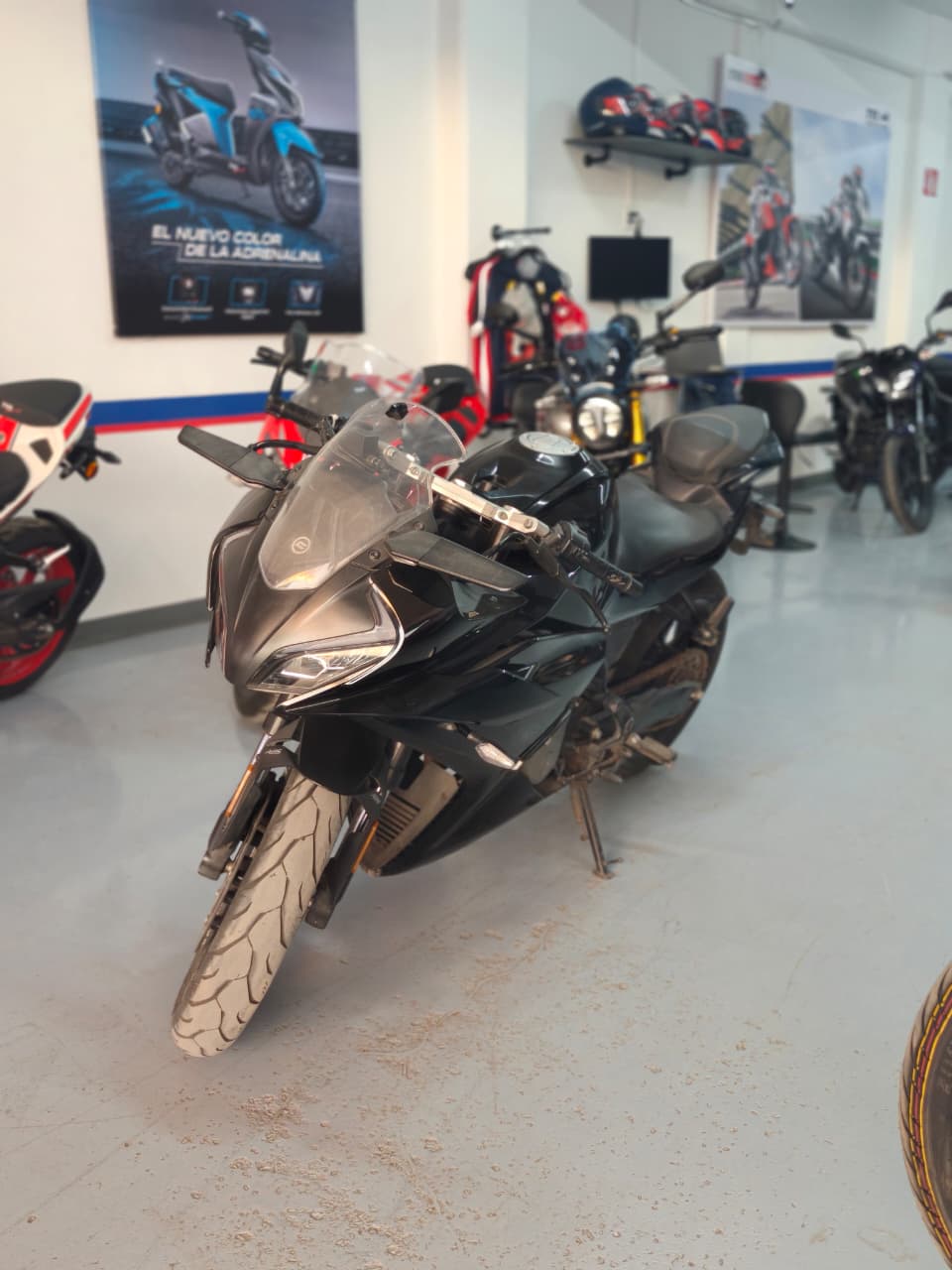CFMoto 300 SR